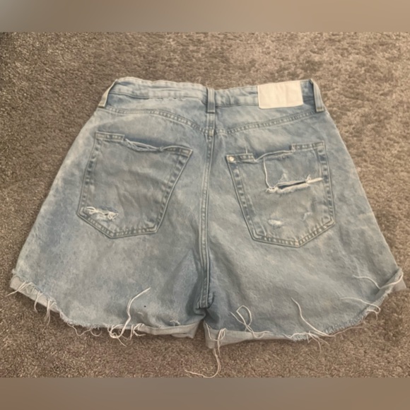 H&M Distressed Denim Light Wash Mom Shorts 10 - Picture 3 of 3